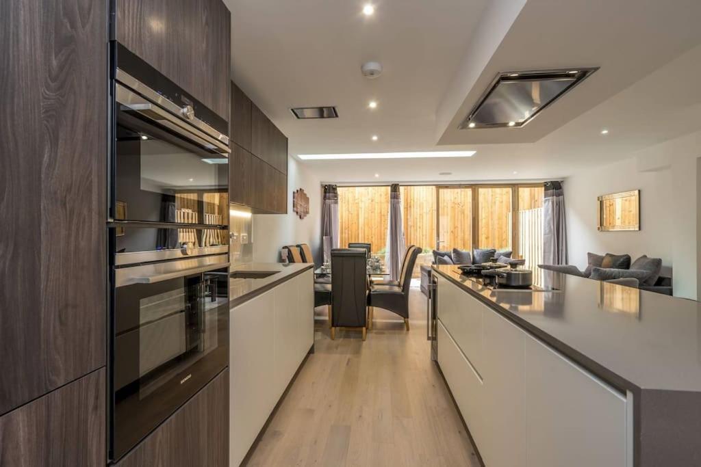 Luxurious & Modern Townhouse In Hammersmith Appartement Londen Buitenkant foto